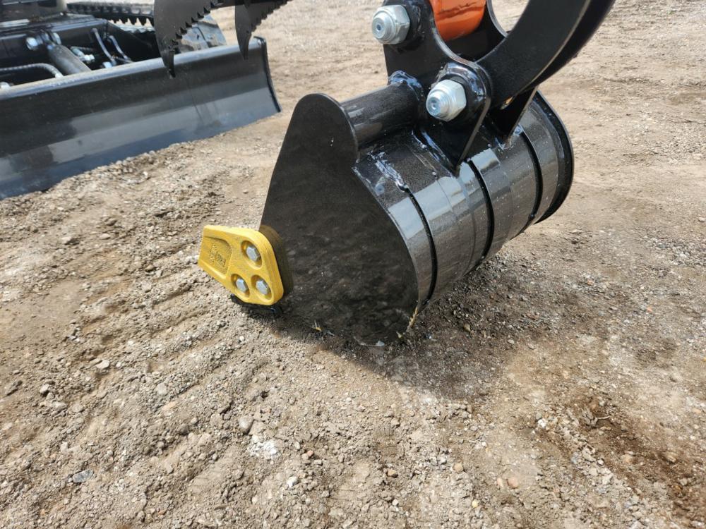 2023 AGROTK QH12 Mini Excavator c/w OROPS, Rubber Tracks, Backfill Blade, A