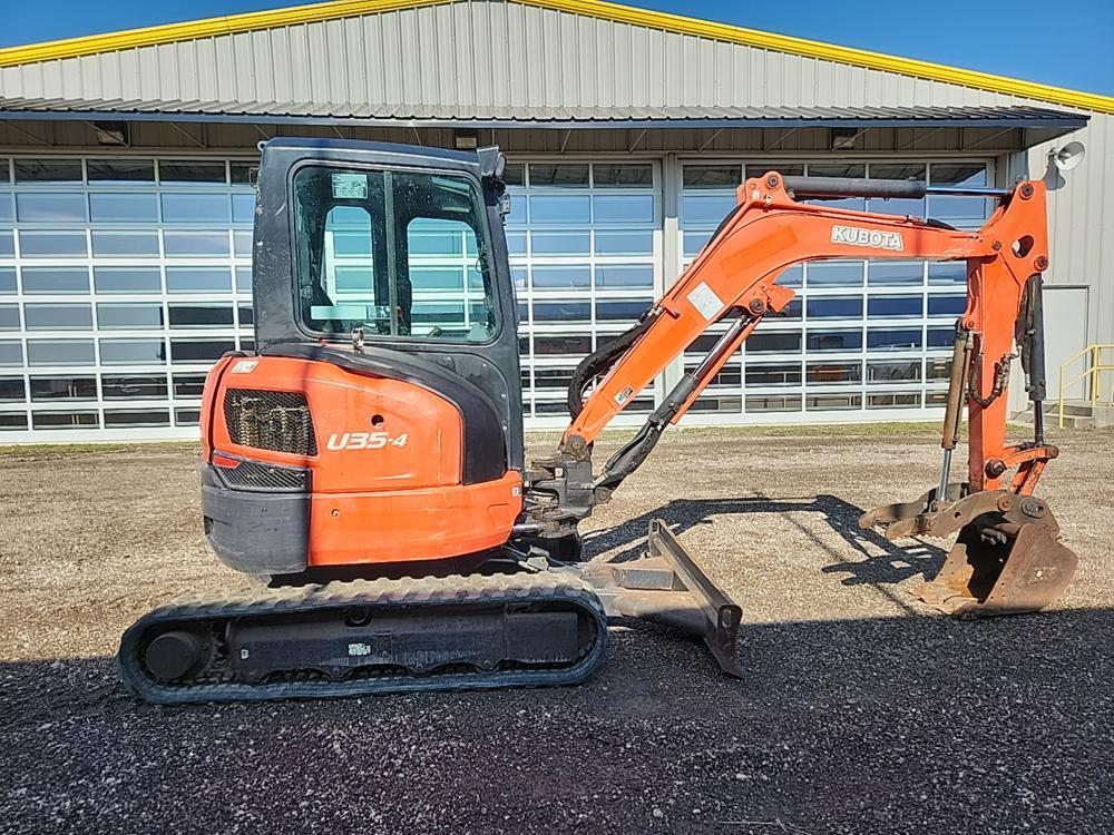 2018 Kubota U35-4R3 Mini Excavator c/w Cab, Rubber Tracks, Blade, Swing Boo