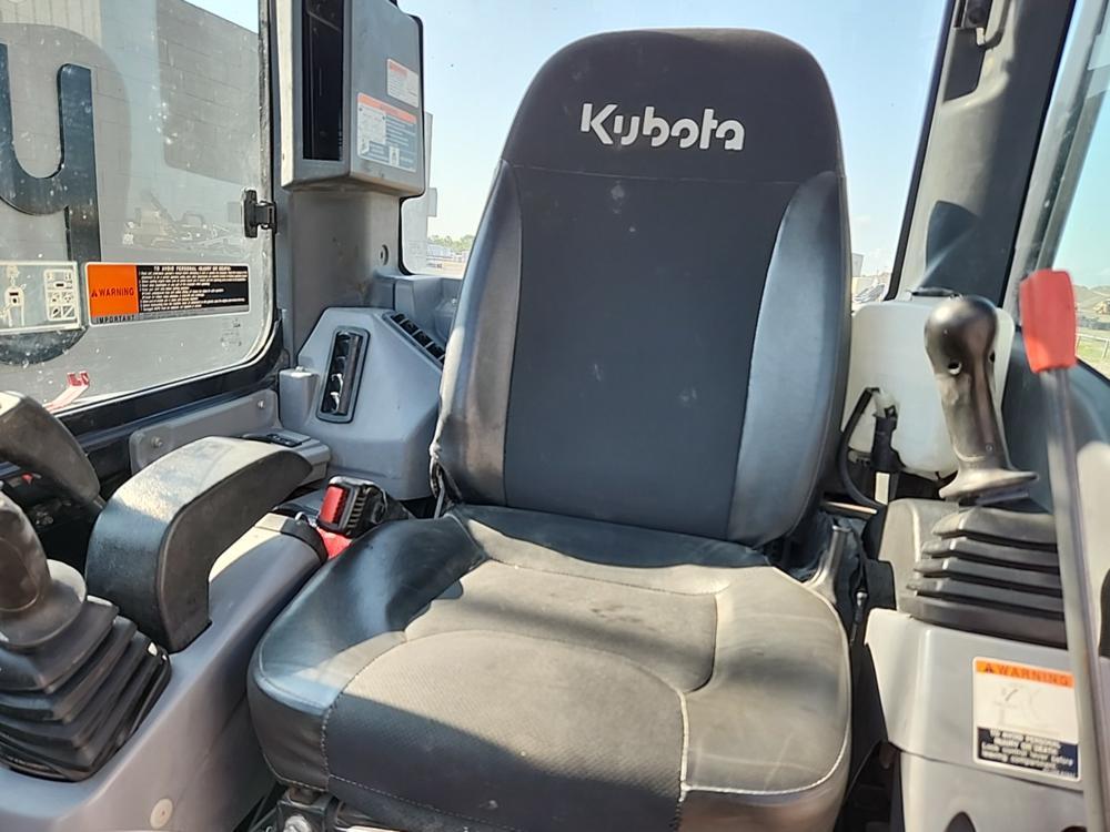 2018 Kubota U35-4R3 Mini Excavator c/w Cab, Rubber Tracks, Blade, Swing Boo