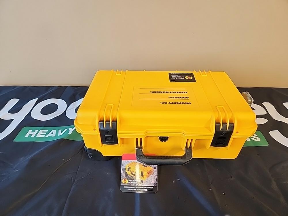 Pelican Case c/w Straps 1 1/5" x 15'  (6 of), Straps 2" x 27' (4 of) - Unus