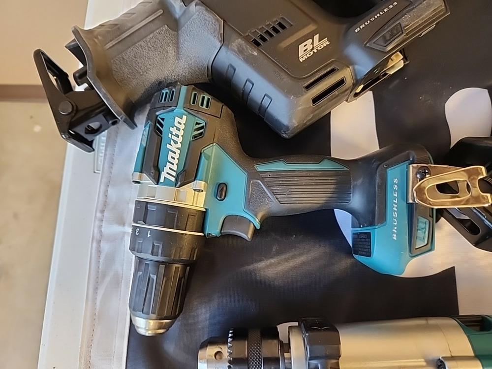 Makita Power Tool Kit c/w 18V Leaf Blower / 18 V 6 1/2" Circular Saw / 18V