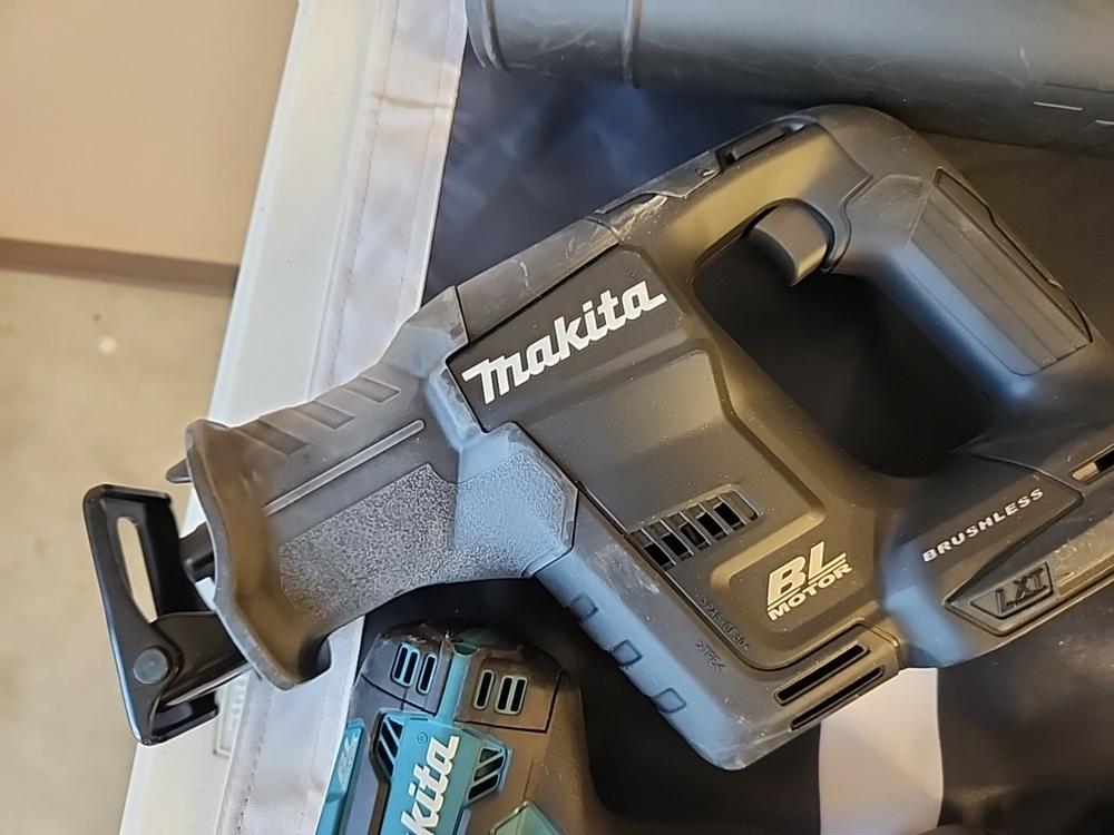 Makita Power Tool Kit c/w 18V Leaf Blower / 18 V 6 1/2" Circular Saw / 18V