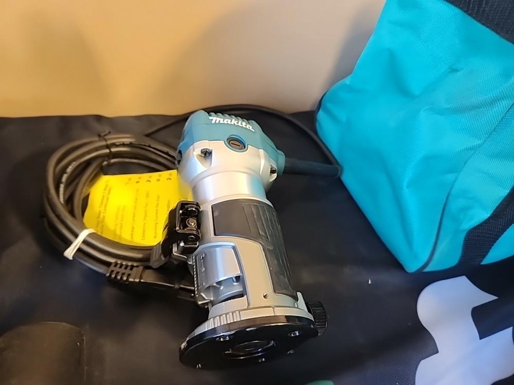 Makita Power Tool Kit c/w 18V Leaf Blower / 18 V 6 1/2" Circular Saw / 18V