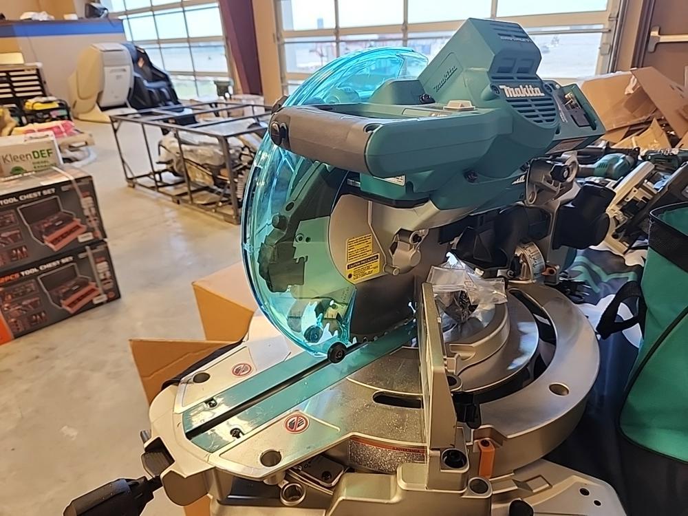 Makita Power Tool Kit c/w 18V Leaf Blower / 18 V 6 1/2" Circular Saw / 18V