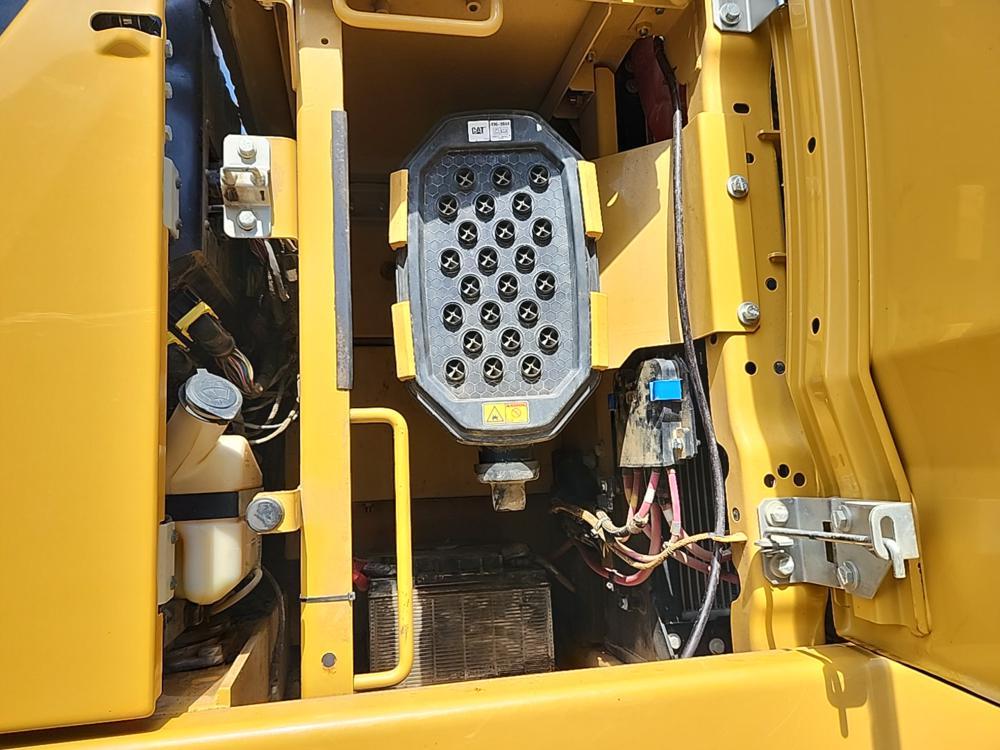 2019 Caterpillar 330 Hydraulic Excavator c/w Rear View Camera, A/C, Bucket