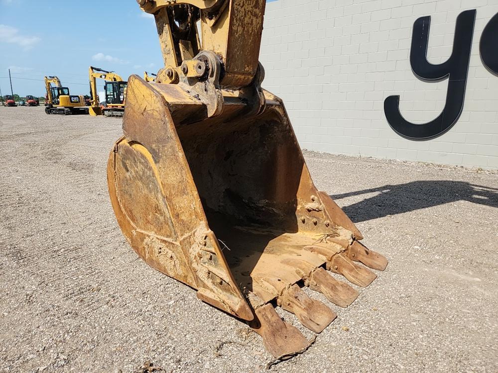 2019 Caterpillar 330 Hydraulic Excavator c/w Rear View Camera, A/C, Bucket
