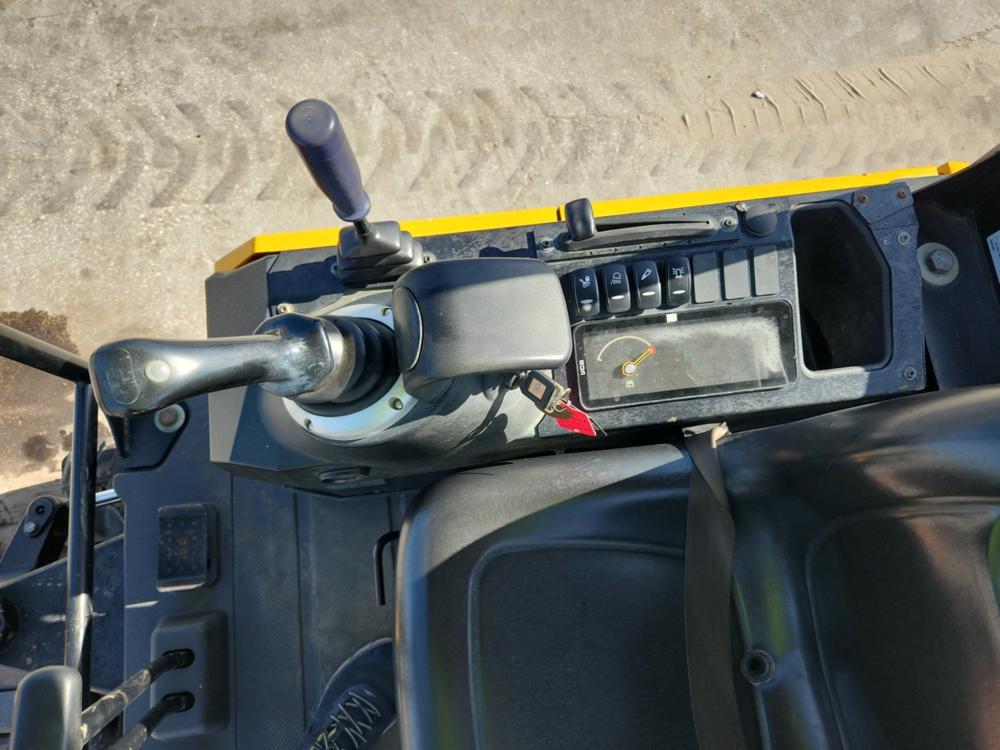 2018 JCB 15C-1 Mini Excavator c/w OROPS, Rubber Tracks, Aux Hydraulics, Bla