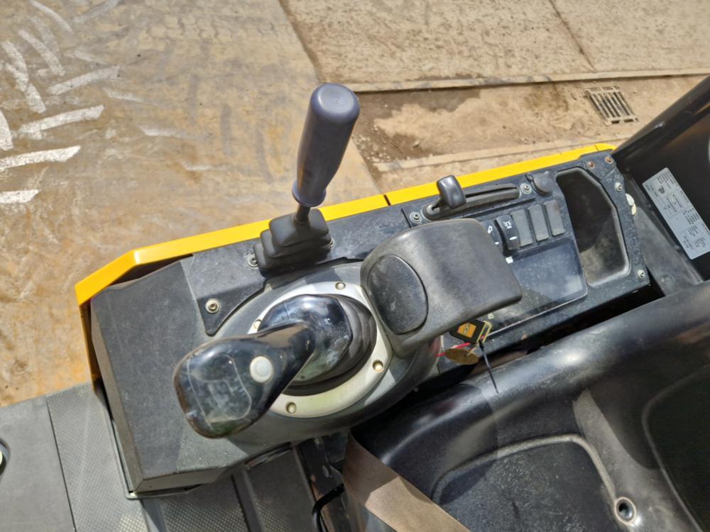 2018 JCB 15C-1 Mini Excavator c/w OROPS, Rubber Tracks, Aux Hydraulics, Bla