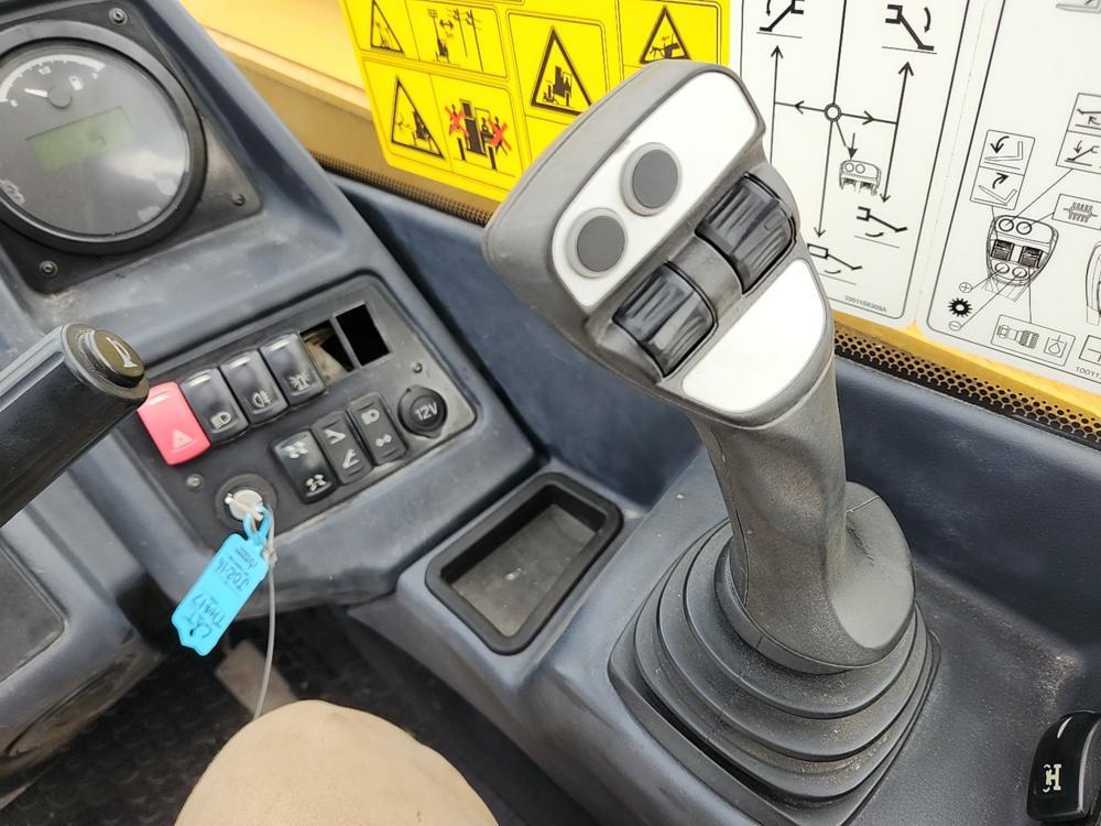 2015 Caterpillar TH417C Telehandler, Cab, 8,800 lbs Max Lift Wt Cap, 56' Ma