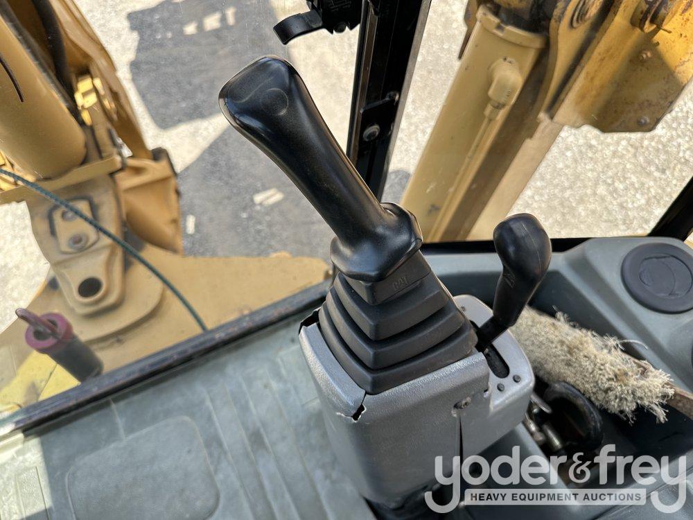 2005 CAT 446D