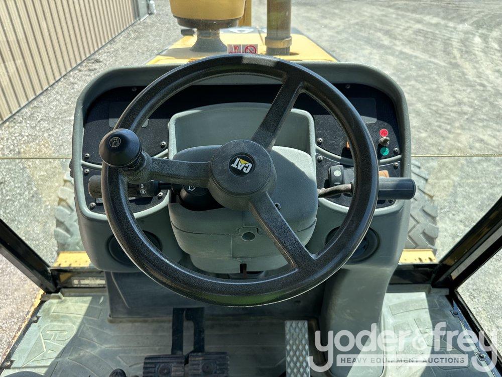 2005 CAT 446D