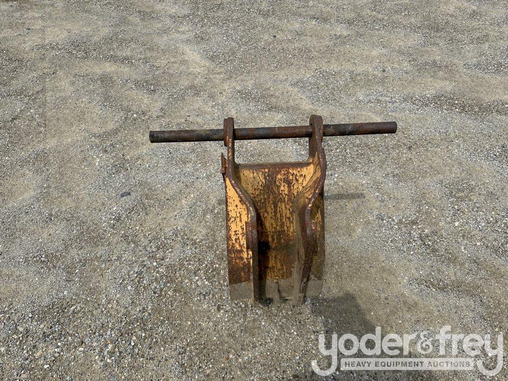 15" Bucket to suit Case 590, KX080, WB150