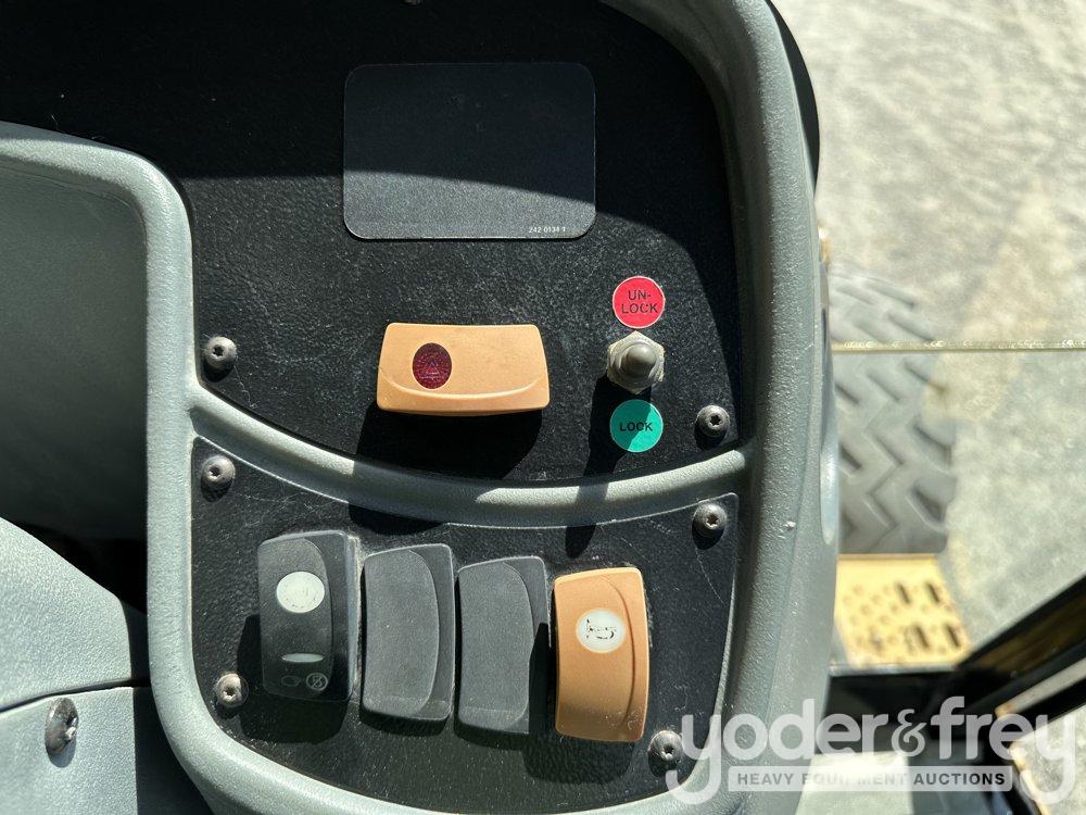 2005 CAT 446D