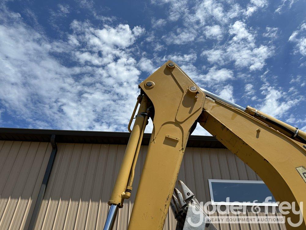 2005 CAT 446D