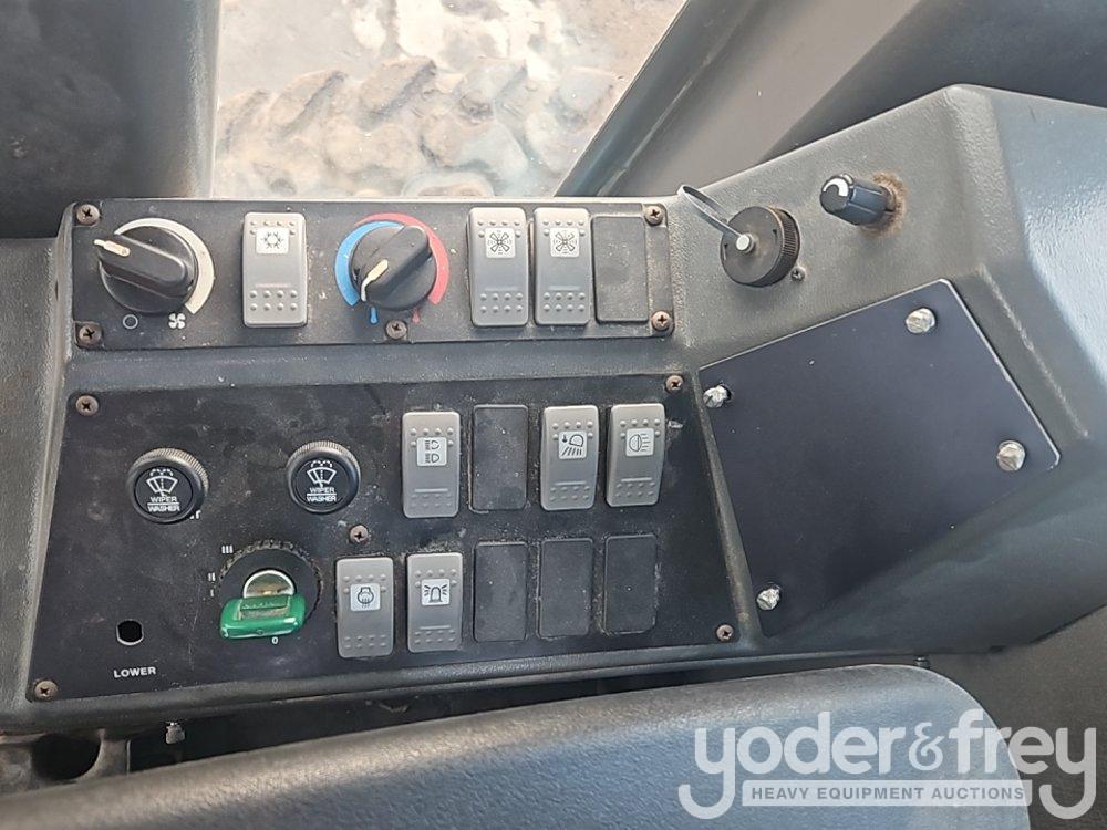 2006 Volvo G710B