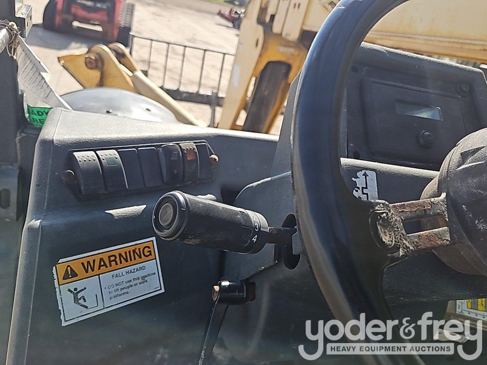 2015 Gehl DL12-55 Telehandler, OROPS, 12,000lbs Max Lift Capacity, 56' Max Lift Height, Stabilizers,