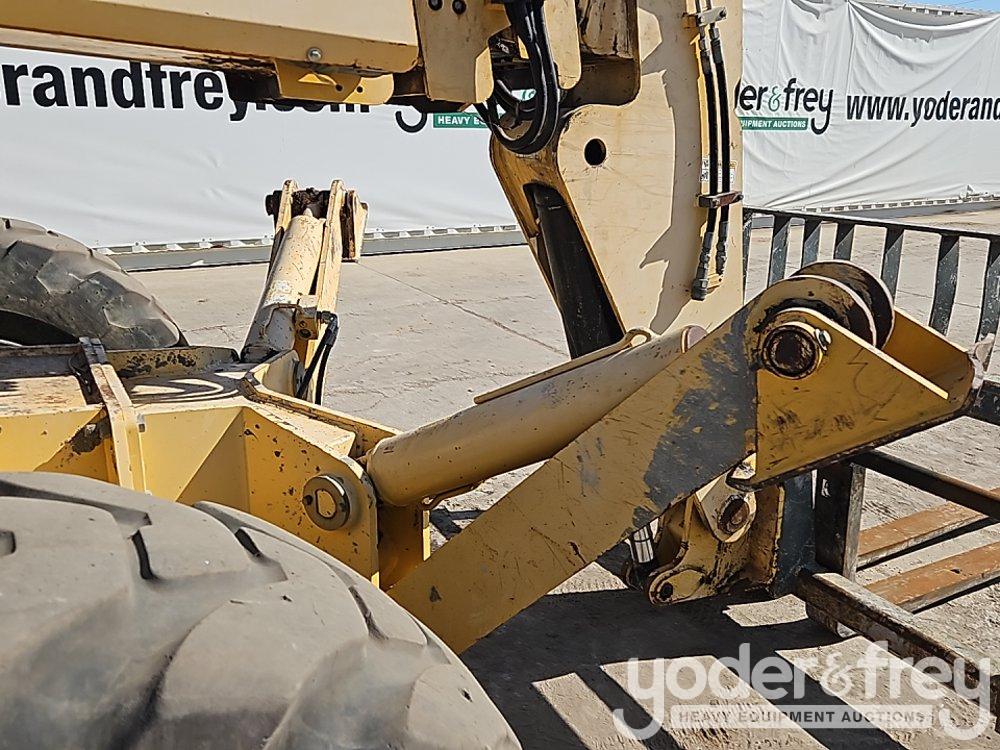 2015 Gehl DL12-55 Telehandler, OROPS, 12,000lbs Max Lift Capacity, 56' Max Lift Height, Stabilizers,