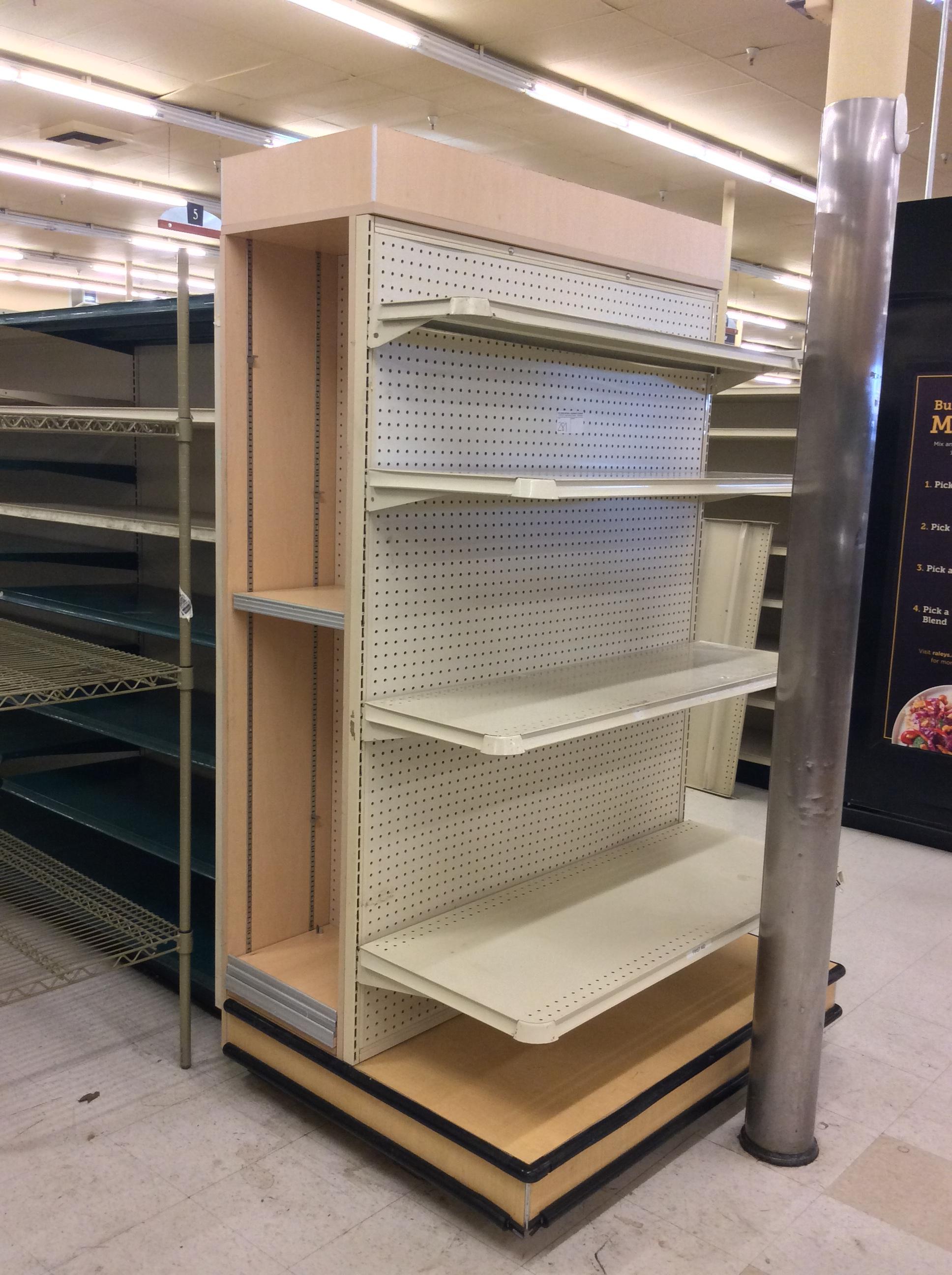 4' Endcap display with shelves