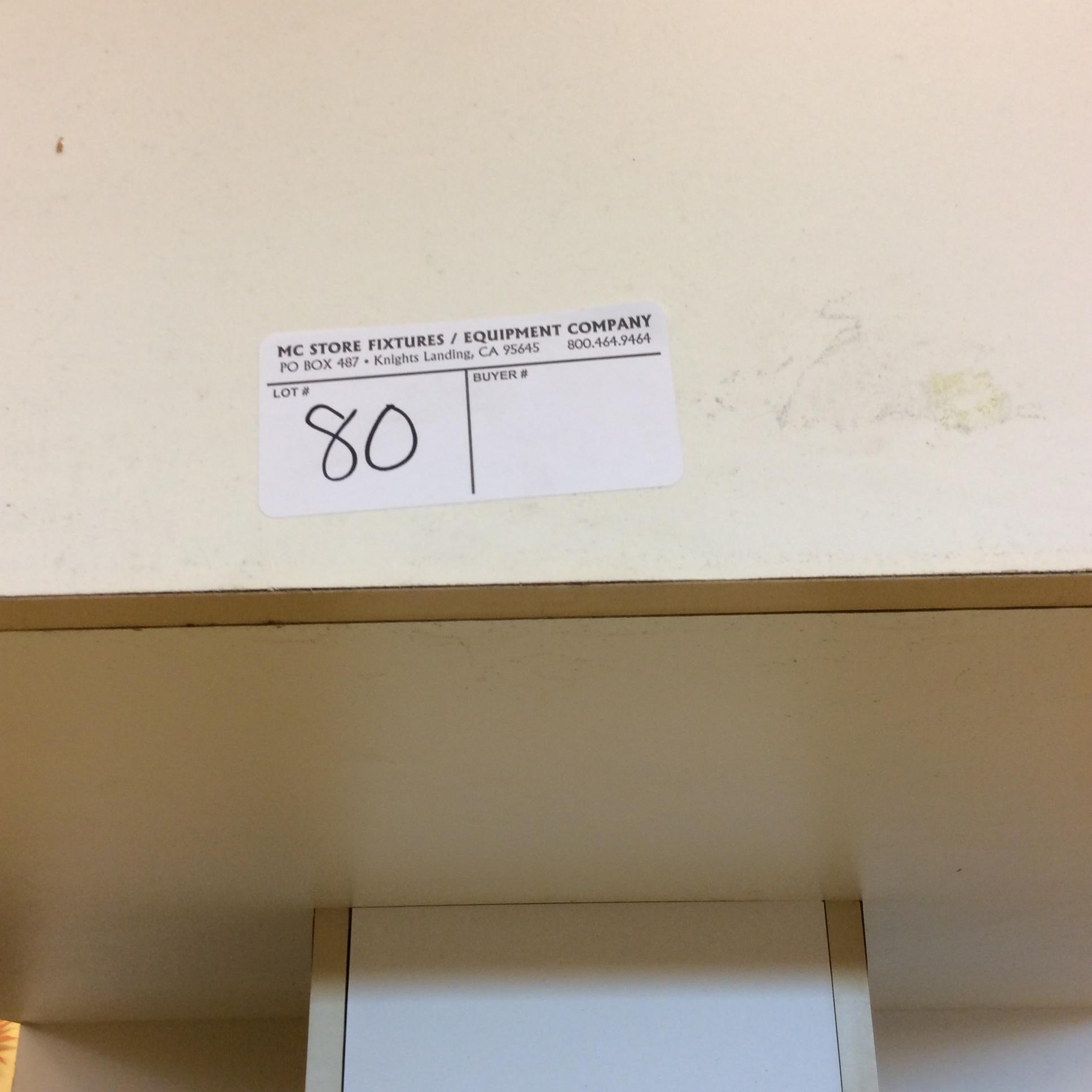 4' x4' End display white
