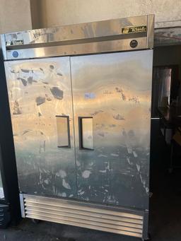 True 2 door freezer/cooler s/c
