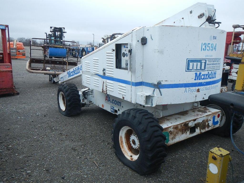 MARKLIFT 42C BOOM LIFT 2452 hours on meter  4X4, 800LBS CAP, 42' LIFT, WISC