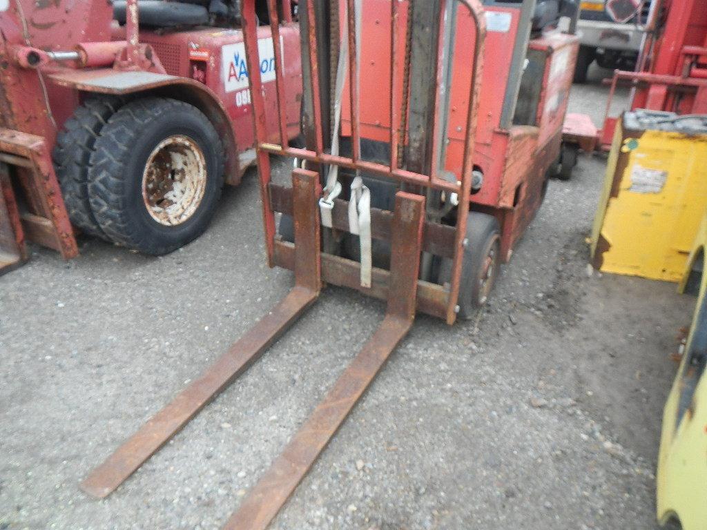 YALE FORKLIFT  MODEL ERCO3OABN48SV077, 3K CAPACITY, S# N469001 C# 081461