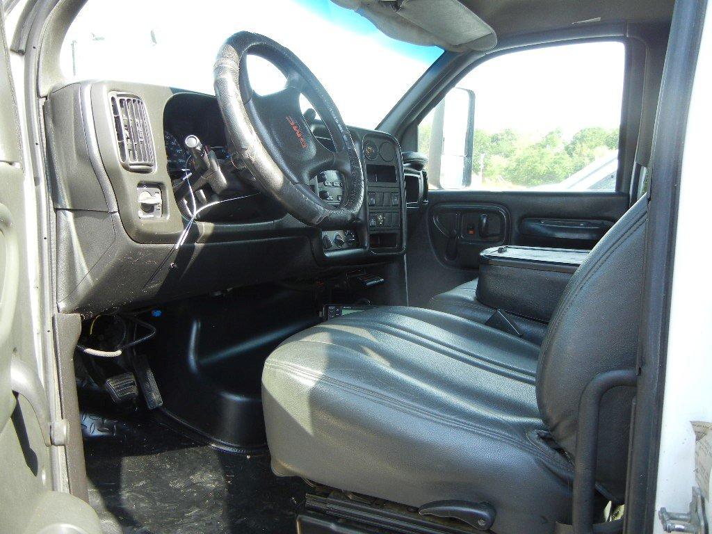 2007 GMC C5500 SERVICE TRUCK,  CREW CAB, V8 GAS ENGINE, AT, PS, AC, HYRAIL,