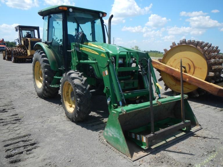 JOHN DEERE 5425 WHEEL TRACTOR, 2,705 hrs,  CAB, AC, 4X4, 553 LOADER, BUCKET