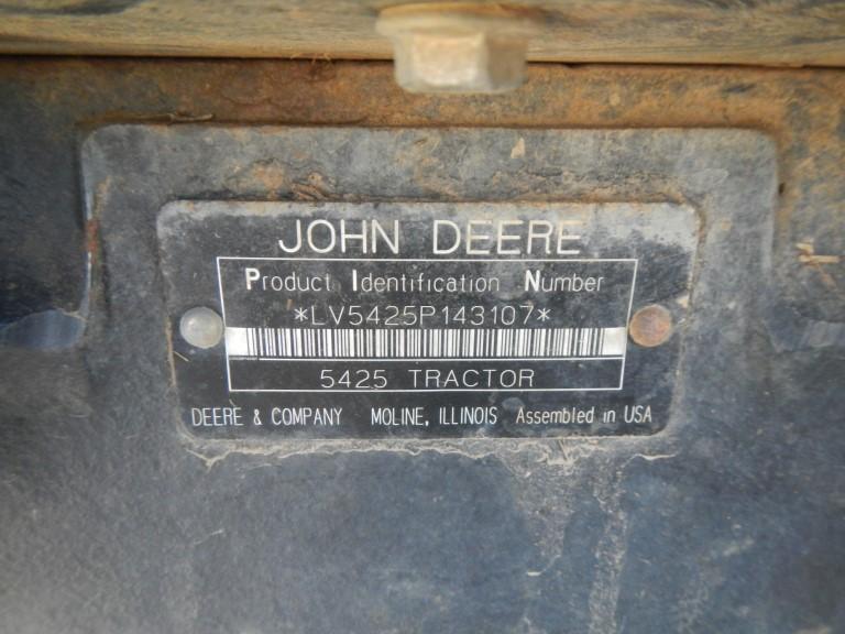 JOHN DEERE 5425 WHEEL TRACTOR, 2,705 hrs,  CAB, AC, 4X4, 553 LOADER, BUCKET