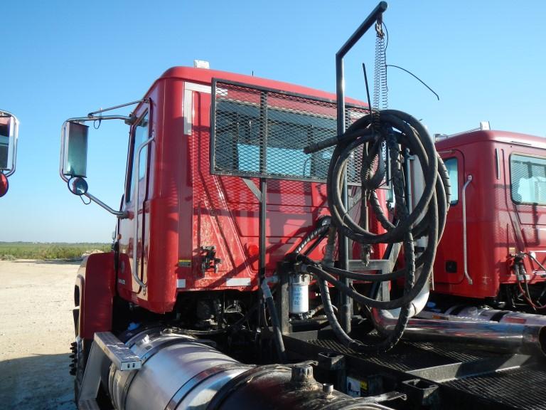 2012 MACK CHU613 TRUCK TRACTOR, 28,094+ mi, 7,001+ hrs,  DAY CAB, MACK MP8