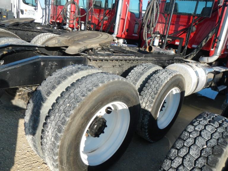2012 MACK CHU613 TRUCK TRACTOR, 28,094+ mi, 7,001+ hrs,  DAY CAB, MACK MP8