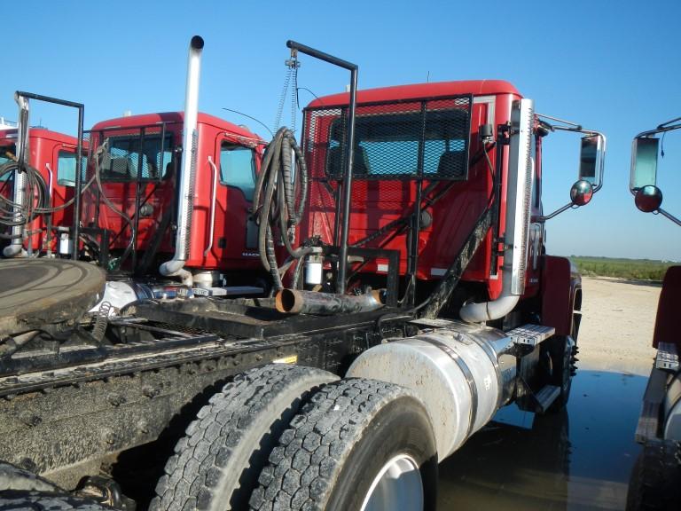 2012 MACK CHU613 TRUCK TRACTOR, 28,094+ mi, 7,001+ hrs,  DAY CAB, MACK MP8