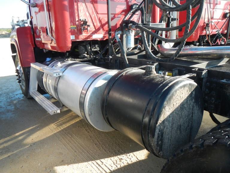 2012 MACK CHU613 TRUCK TRACTOR, 28,094+ mi, 7,001+ hrs,  DAY CAB, MACK MP8