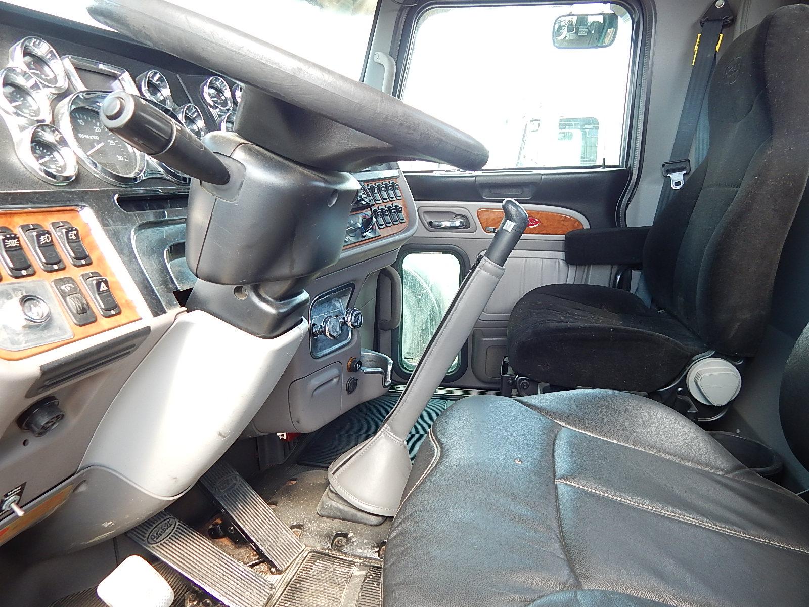 2011 PETERBILT 389 EXTENDED HOOD TRUCK TRACTOR, 783,000MI  DAY CAB, CUMMINS