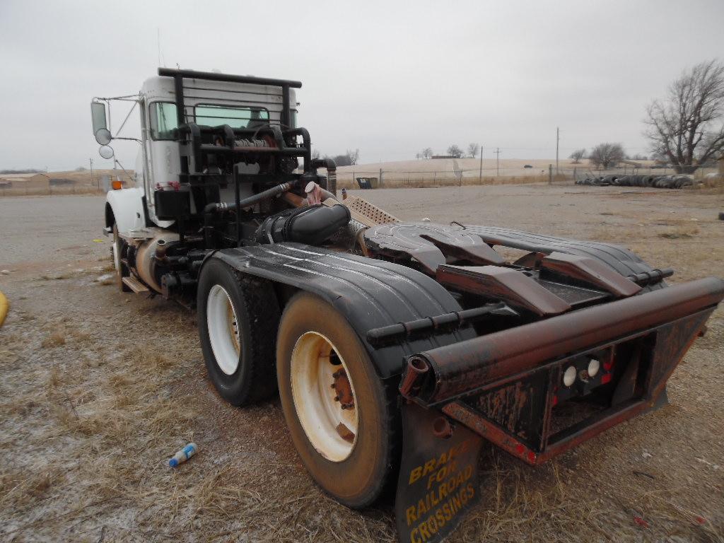 2012 KENWORTH T800 DAYCAB TRACTOR TRUCK, MISSING ENGINE, EATON 13 SPD, PTO,