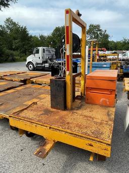 (1) 8'x6' Platform Track cart, Steel Deck w/ 1000# Man lifting frame, Ox/Ac
