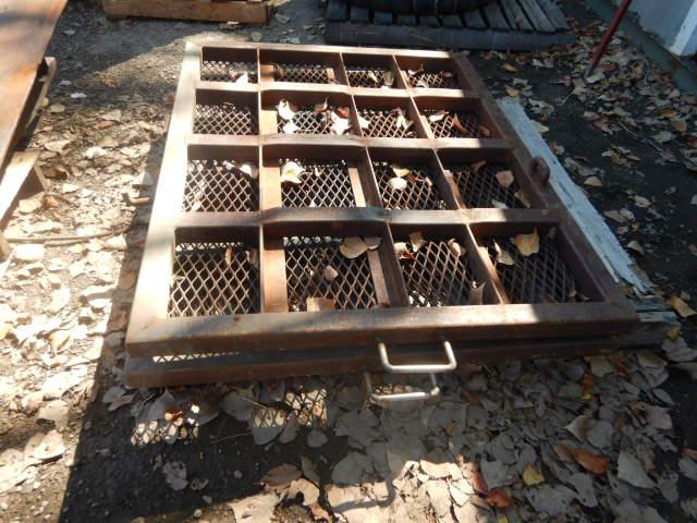 SET OF TRAILER RAMP GATES, LOADING RAMPS, GOOSENECK PLATE, BALL HITCHES
