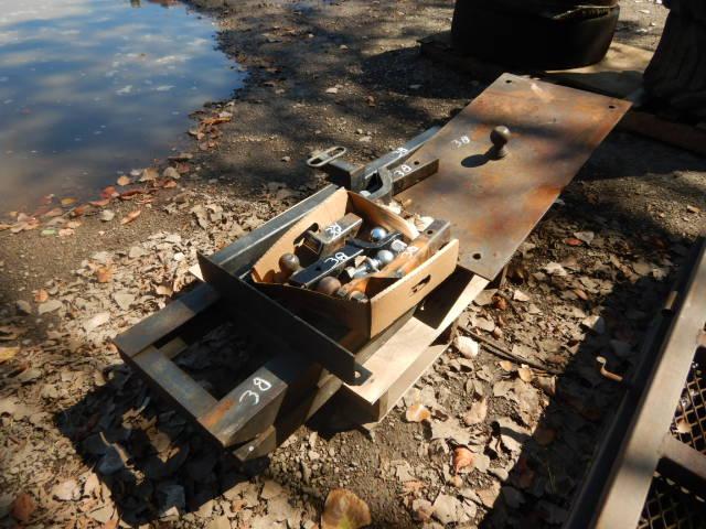 SET OF TRAILER RAMP GATES, LOADING RAMPS, GOOSENECK PLATE, BALL HITCHES