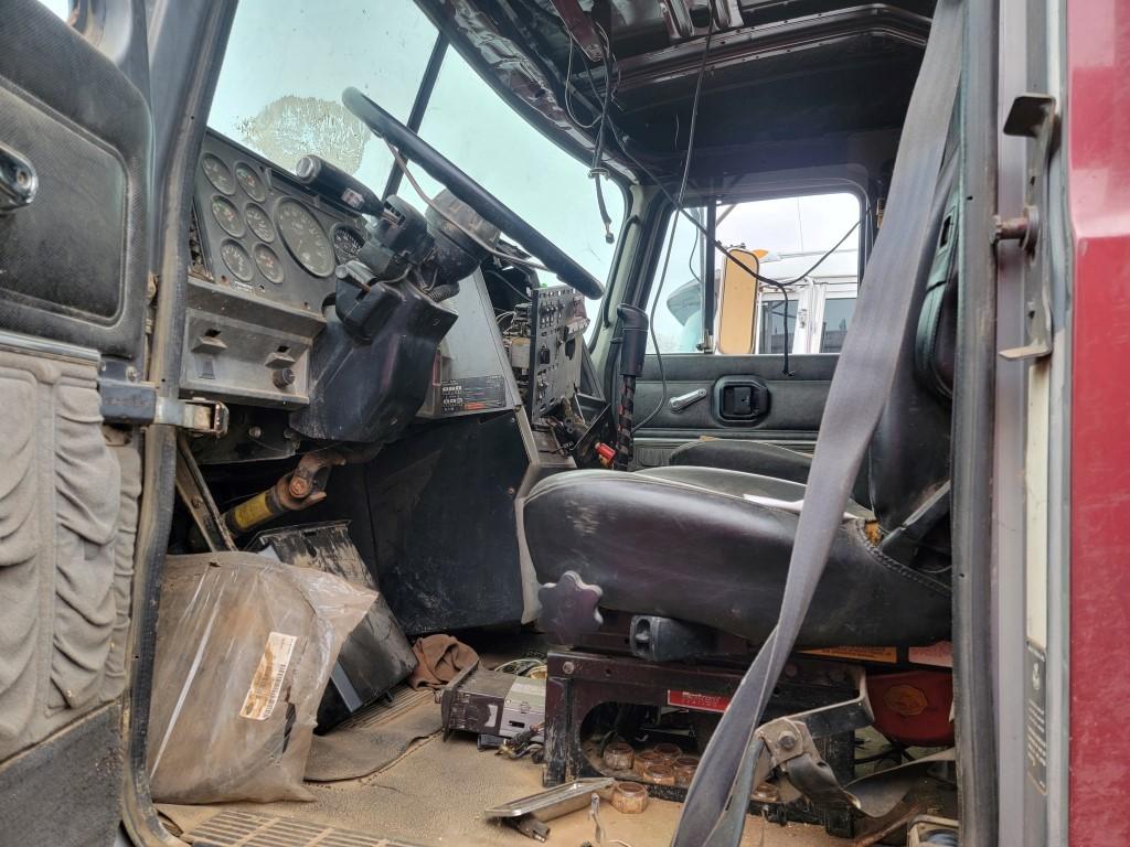 1998 MACK CH613 TRUCK TRACTOR, 400,411 MILES ON METER  DAY CAB, MACK E7-427