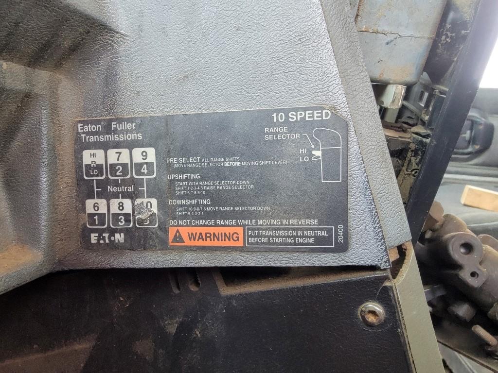 1998 MACK CH613 TRUCK TRACTOR, 400,411 MILES ON METER  DAY CAB, MACK E7-427