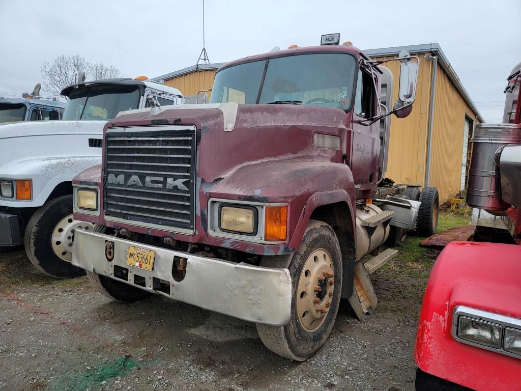 1998 MACK CH613 TRUCK TRACTOR, 400,411 MILES ON METER  DAY CAB, MACK E7-427