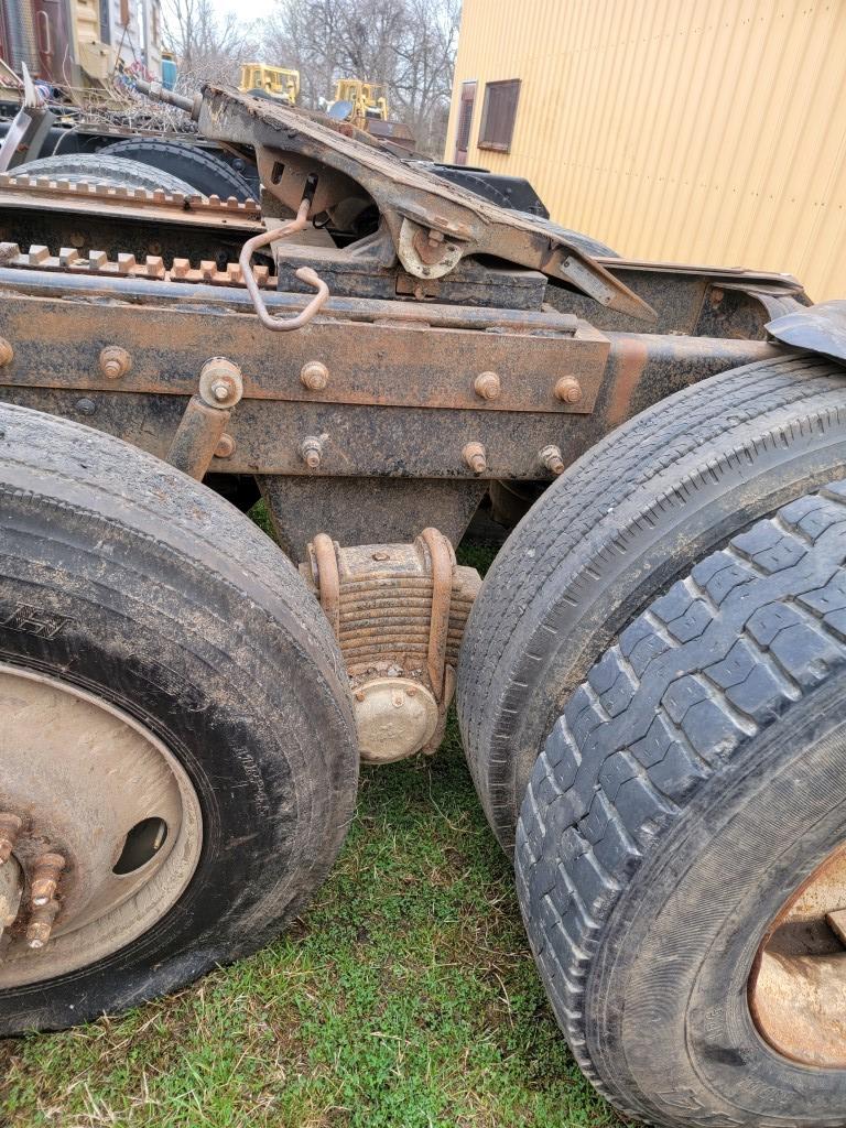 1998 MACK CH613 TRUCK TRACTOR, 400,411 MILES ON METER  DAY CAB, MACK E7-427