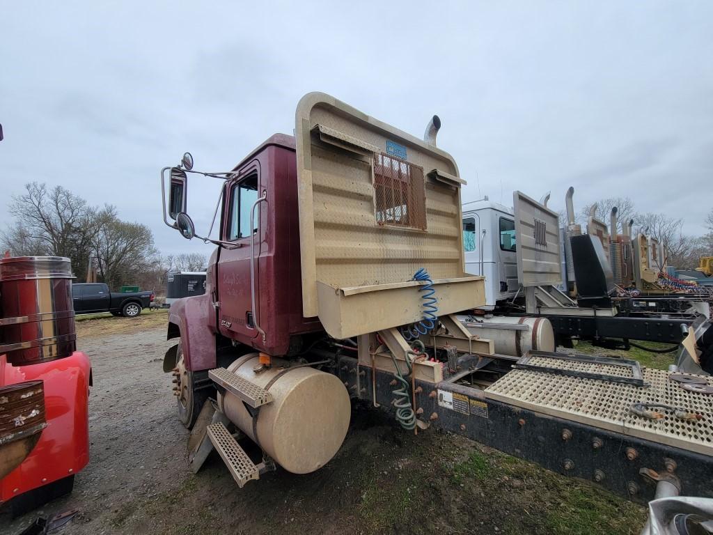 1998 MACK CH613 TRUCK TRACTOR, 400,411 MILES ON METER  DAY CAB, MACK E7-427
