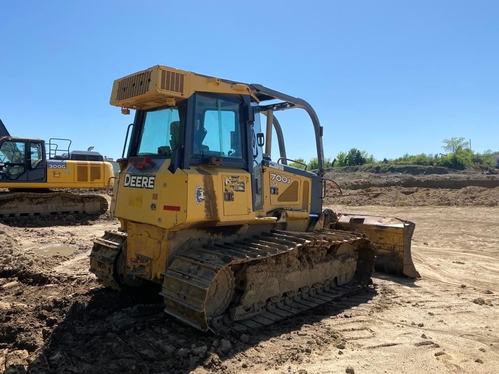 JOHN DEERE 700 J LGP DOZER, 1,549+ hrs,  EROPS, SWEEPS, 6-WAY BLADE,AC, HEA
