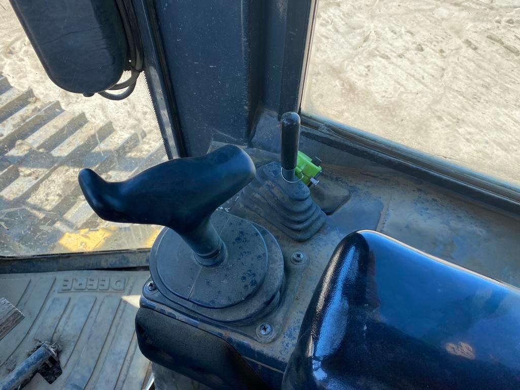 JOHN DEERE 700 J LGP DOZER, 1,549+ hrs,  EROPS, SWEEPS, 6-WAY BLADE,AC, HEA