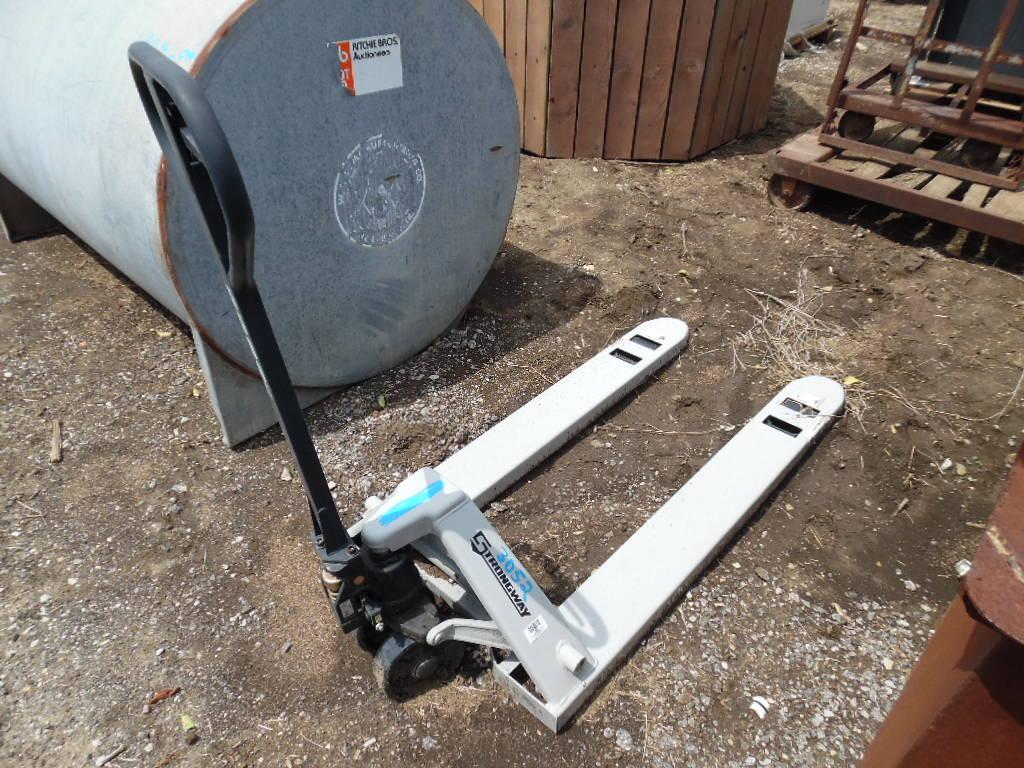 NEW/UNUSED STRONGWAY 5500LB PALLET JACK