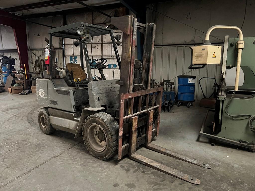 CLARK S30 STRAIGHT MAST FORKLIFT, 3,595+ hrs,  6,000LB (RESERVED FOR USE, C
