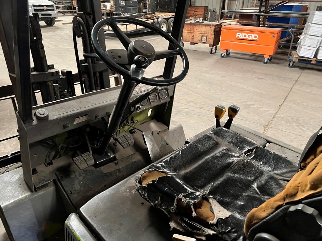 CLARK S30 STRAIGHT MAST FORKLIFT, 3,595+ hrs,  6,000LB (RESERVED FOR USE, C
