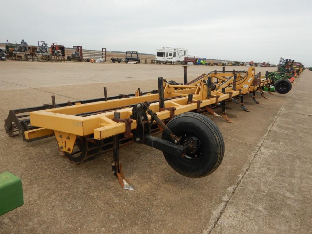 BIGHAM HC40F HIPPER TUMBLER  12 ROW 38", REAR CLEANOUTS AND BASKETS S# 454