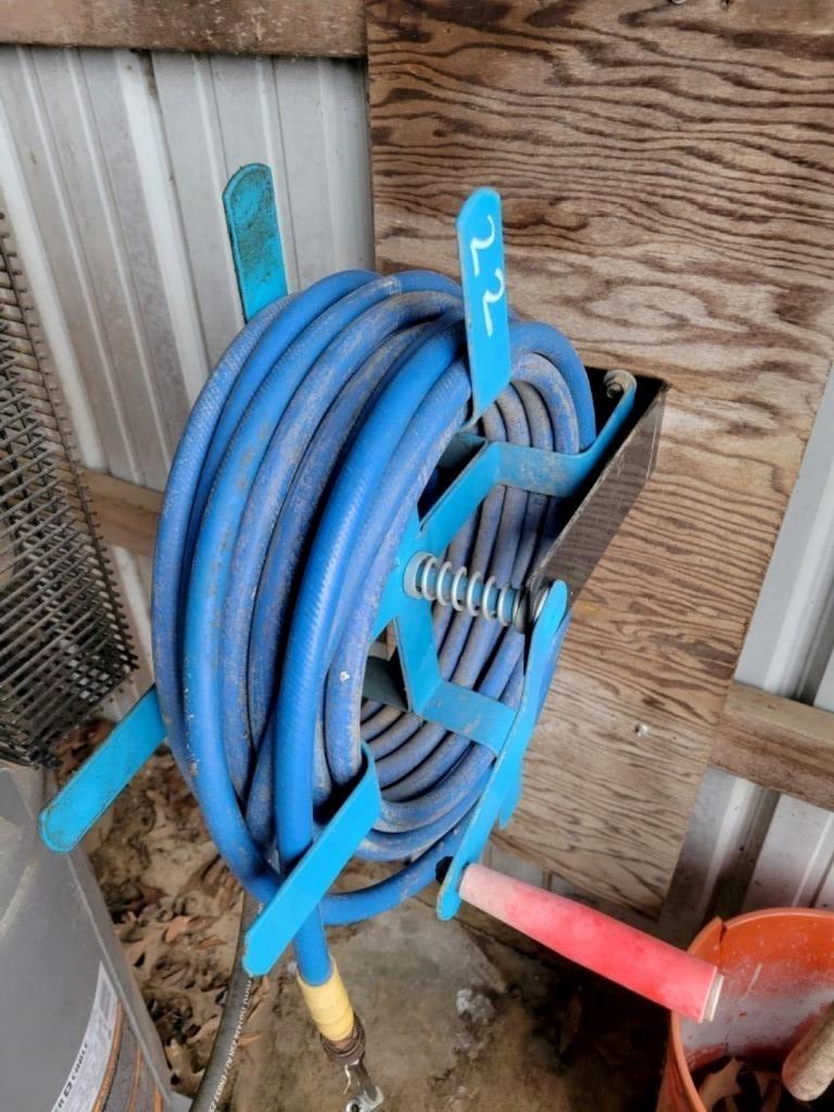 PORTER CABLE AIR COMPRESSOR,  155 PSI, 30 GALLON, 1.6HP WITH HOSE REEL AND